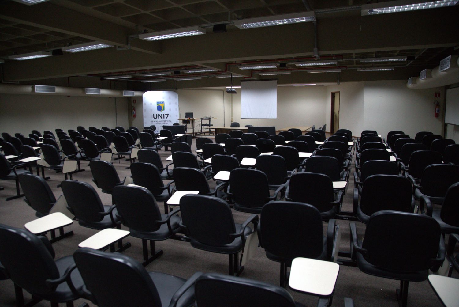 Auditório da UNI7, local em que ocorrerá a aula magna.