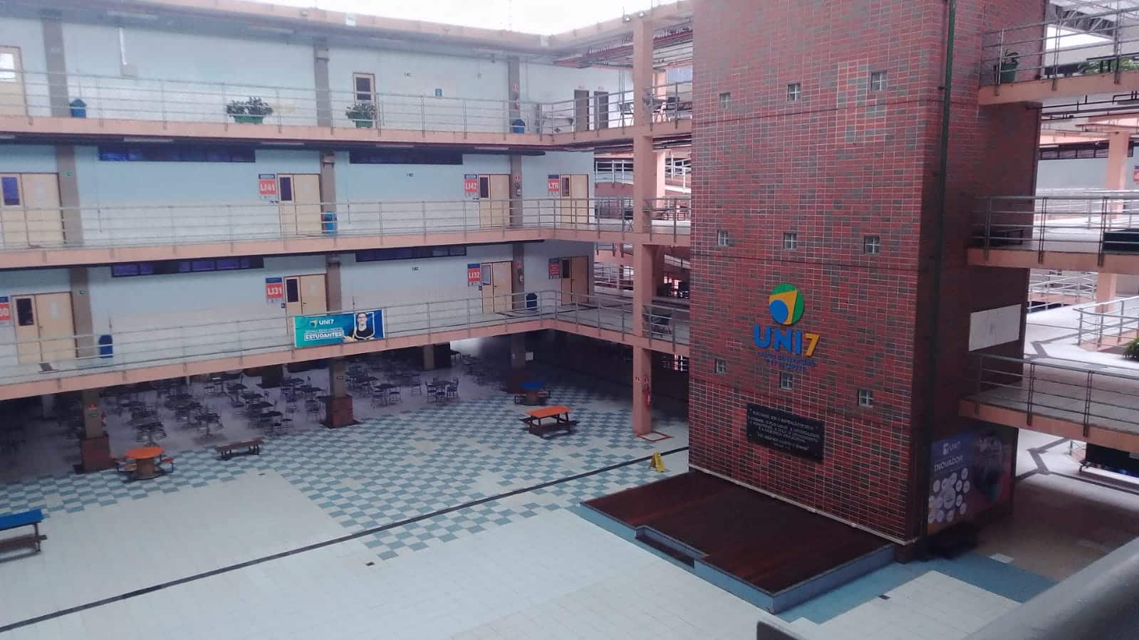 Imagem do pátio da UNI7, palco do evento Ser Mulher Destaque